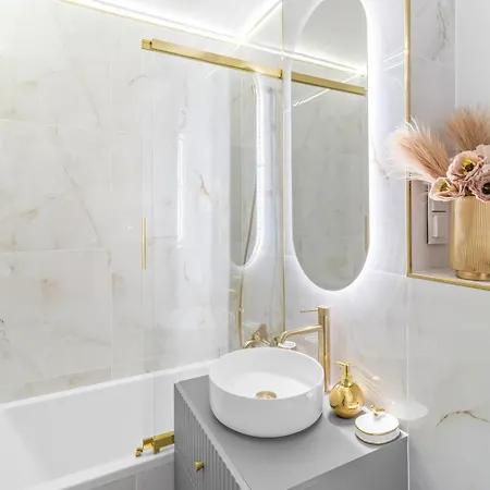 Deluxe Style 2-Bedroom Apartment With 2 Bathrooms, 2 Kitchens, Ac Only 900 M To Central Station דירה *