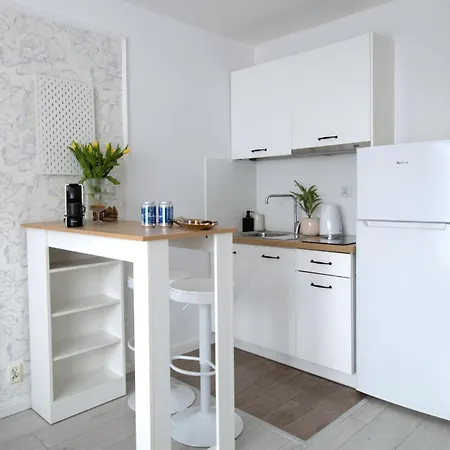 2 X 1 Bedroom Deluxe With Ac Only 900 M To Station Lejlighed Warszawa