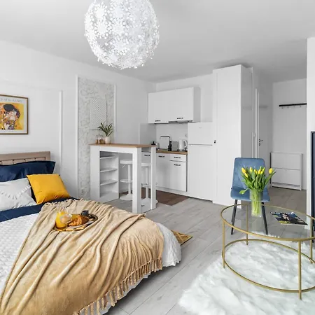 Lägenhet Deluxe Style 2-bedroom With 2 Bathrooms, 2 Kitchens, Ac Only 900 M To Station Warszawa