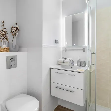 Lägenhet Deluxe Style 2-bedroom With 2 Bathrooms, 2 Kitchens, Ac Only 900 M To Station *