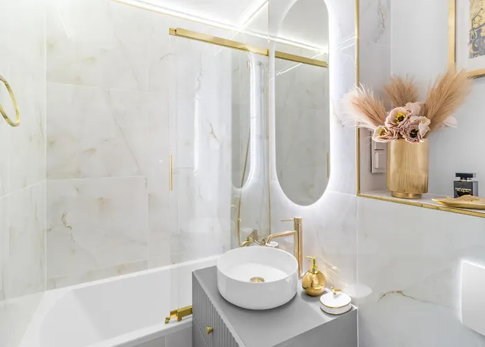 2 X 1 Bedroom Deluxe With Ac Only 900 M To Station Διαμέρισμα *