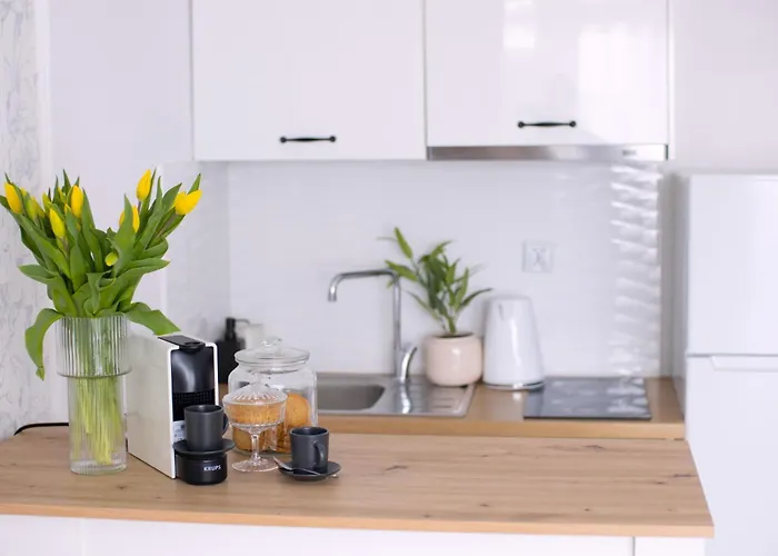 2 X 1 Bedroom Deluxe With Ac Only 900 M To Station Apartment *