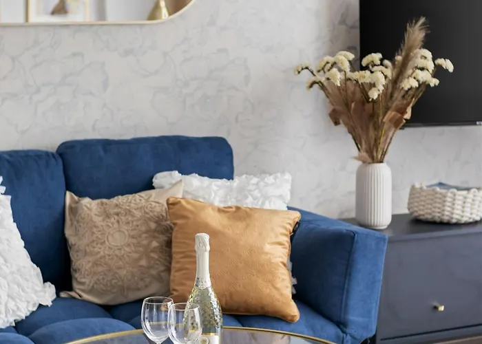 2 X 1 Bedroom Deluxe With Ac Only 900 M To Station Διαμέρισμα *