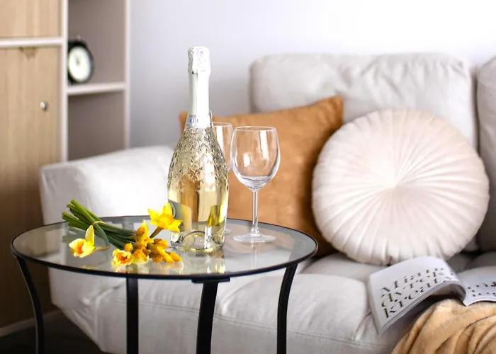 2 X 1 Bedroom Deluxe With Ac Only 900 M To Station Διαμέρισμα *