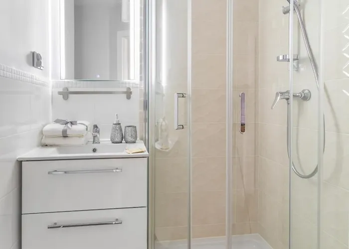 Διαμέρισμα 2 X 1 Bedroom Deluxe With Ac Only 900 M To Station *