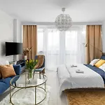 公寓 2 X 1 Bedroom Deluxe With Ac Only 900 M To Station 华沙
