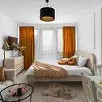 2 X 1 Bedroom Deluxe With Ac Only 900 M To Station Varşova