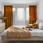 Daire 2 X 1 Bedroom Deluxe With Ac Only 900 M To Station Varşova