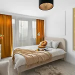 2 X 1 Bedroom Deluxe With Ac Only 900 M To Station