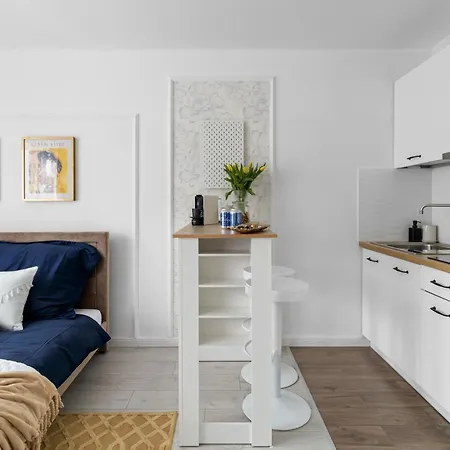 2 X 1 Bedroom Deluxe With Ac Only 900 M To Station Daire